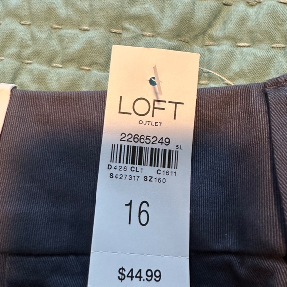 Loft Outlet Bermuda Roll Short Size 16 Womens NWT Navy - Picture 3 of 3